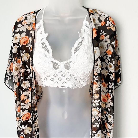 Beautiful Flowy Flower Kimono Throw 🌹 - Picture 3 of 9